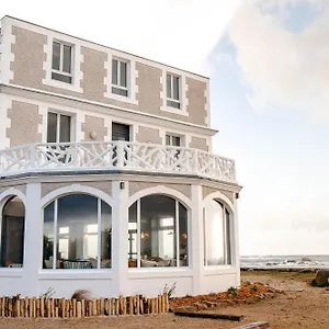 https://hotel-de-la-mer-brignogan-plage.inbrittany.com